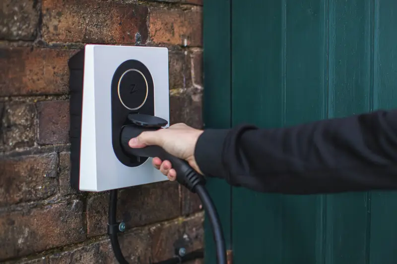 Comment recharger sa voiture électrique avec une prise de recharge à domicile