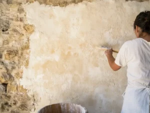 Le guide ultime du badigeon de chaux : techniques, application et teintes